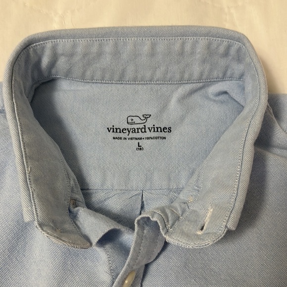 Vineyard Vines Boys Button Down Shirts (2) size Large - Picture 5 of 8